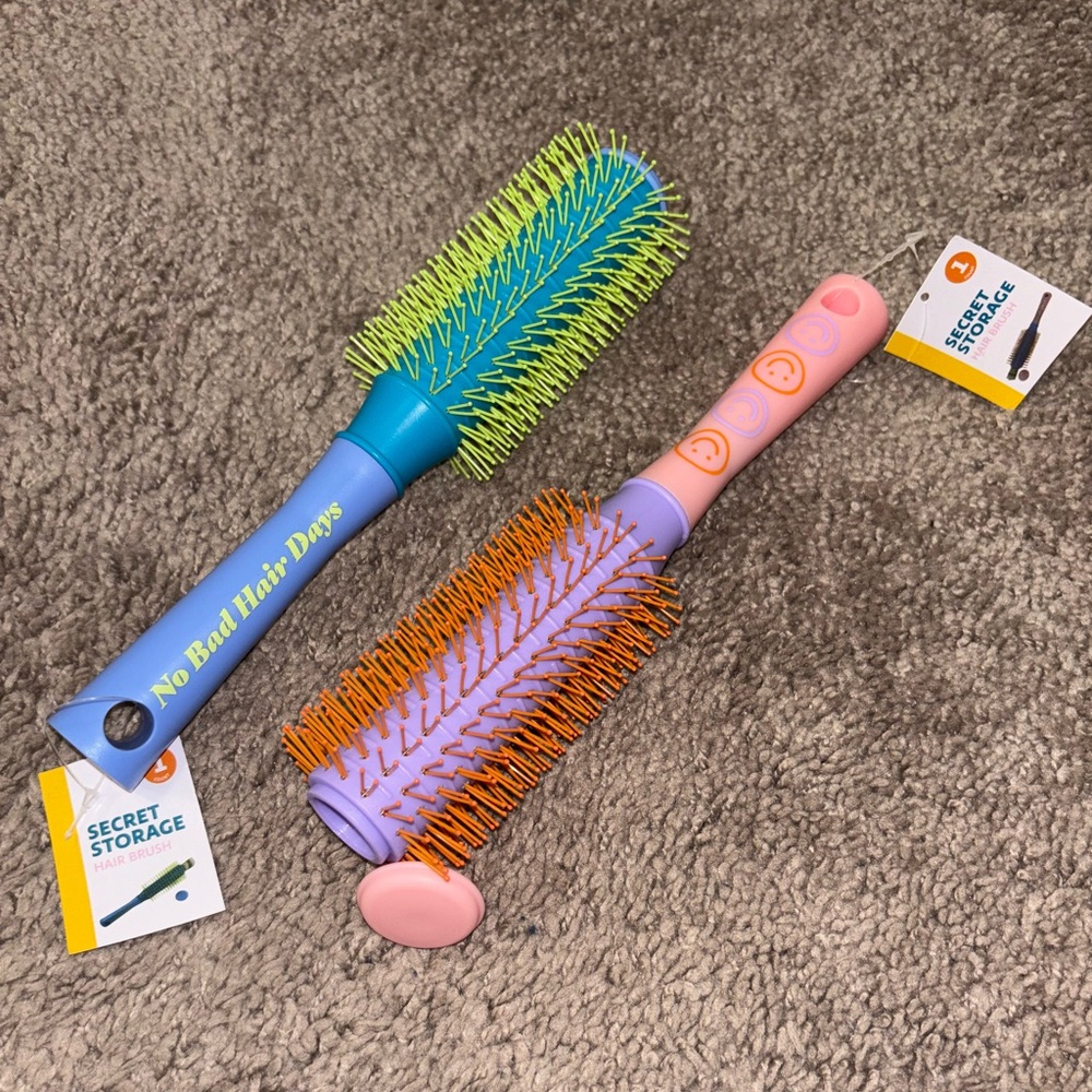 Set of 2 Secret Storage Hairbrushes